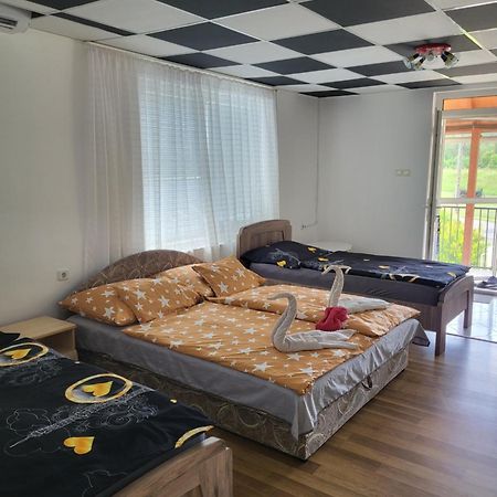 Napsugar Vendeghaz Apartment Tiszaujvaros Exterior photo