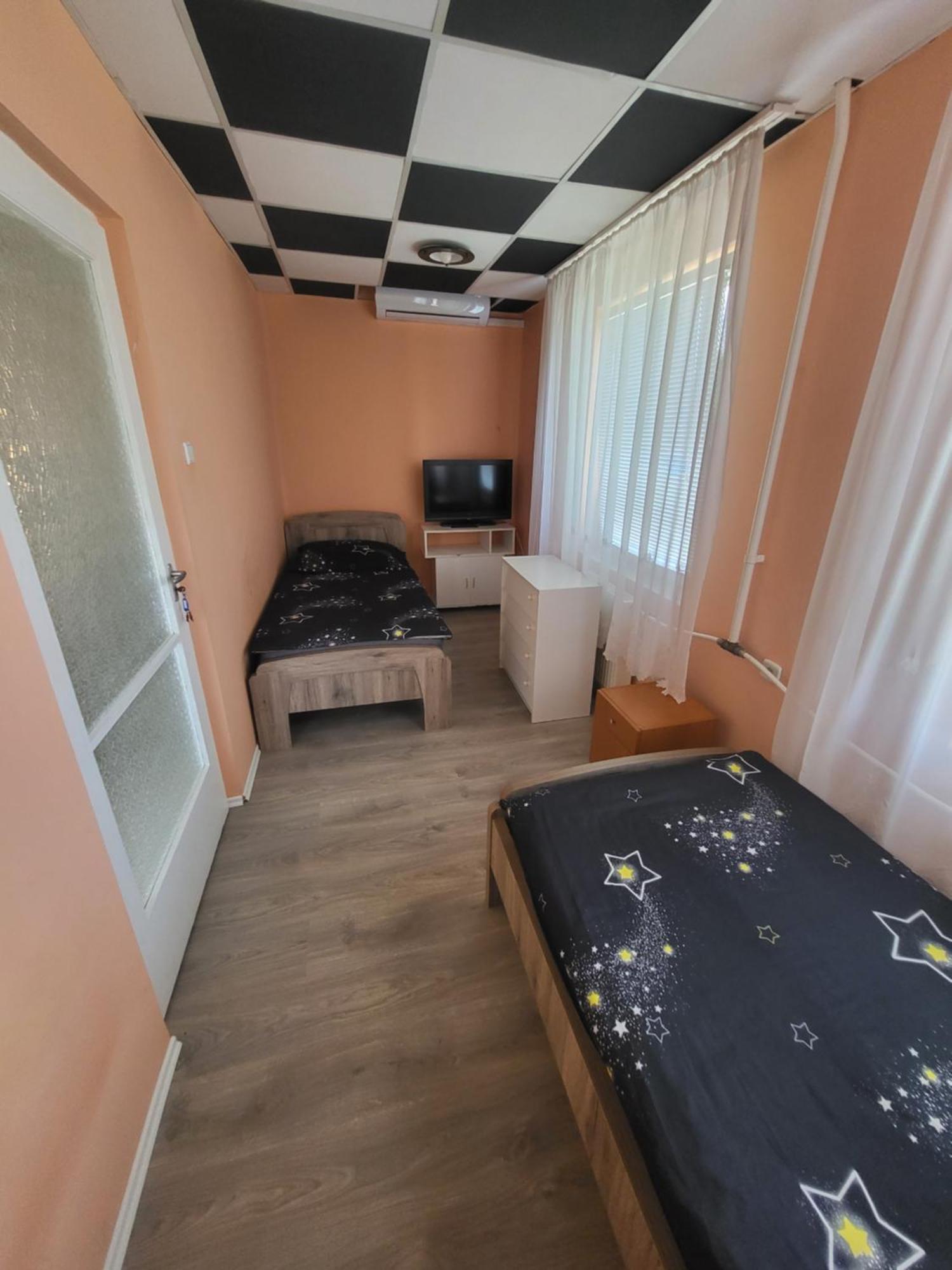 Napsugar Vendeghaz Apartment Tiszaujvaros Room photo